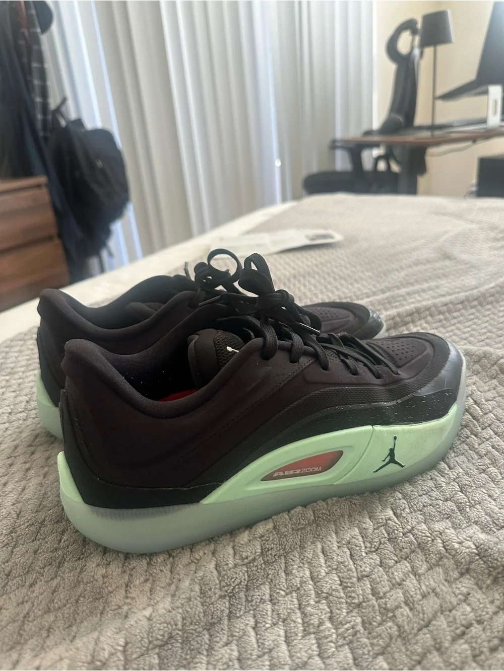 Nike Zion 4 Jordan Men’s Black and Mint Green Air Zoom